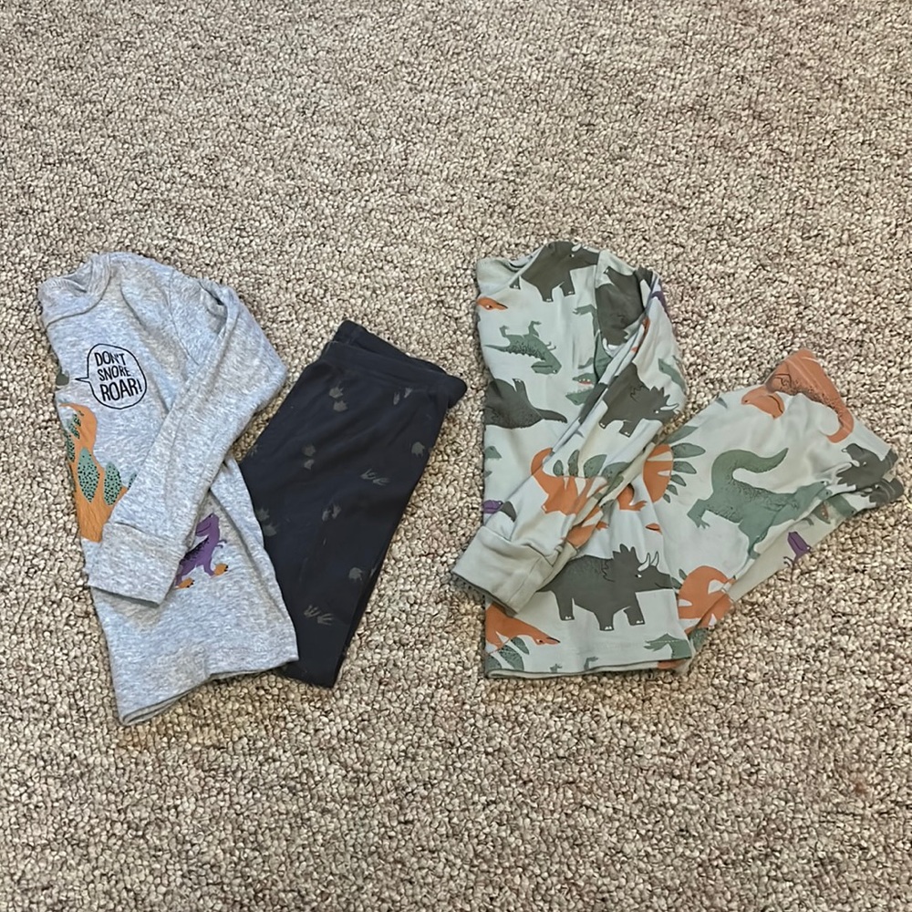 2 sets of Carter’s pajamas. Size 3t